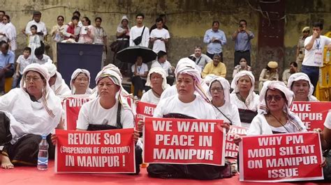 manipur women paraded naked porn|Women paraded naked in Manipur were forcibly taken away from。